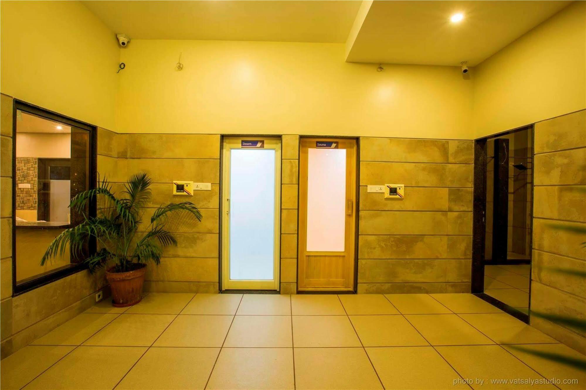 Vits Shalimar, Ankleshwar Hotell Eksteriør bilde