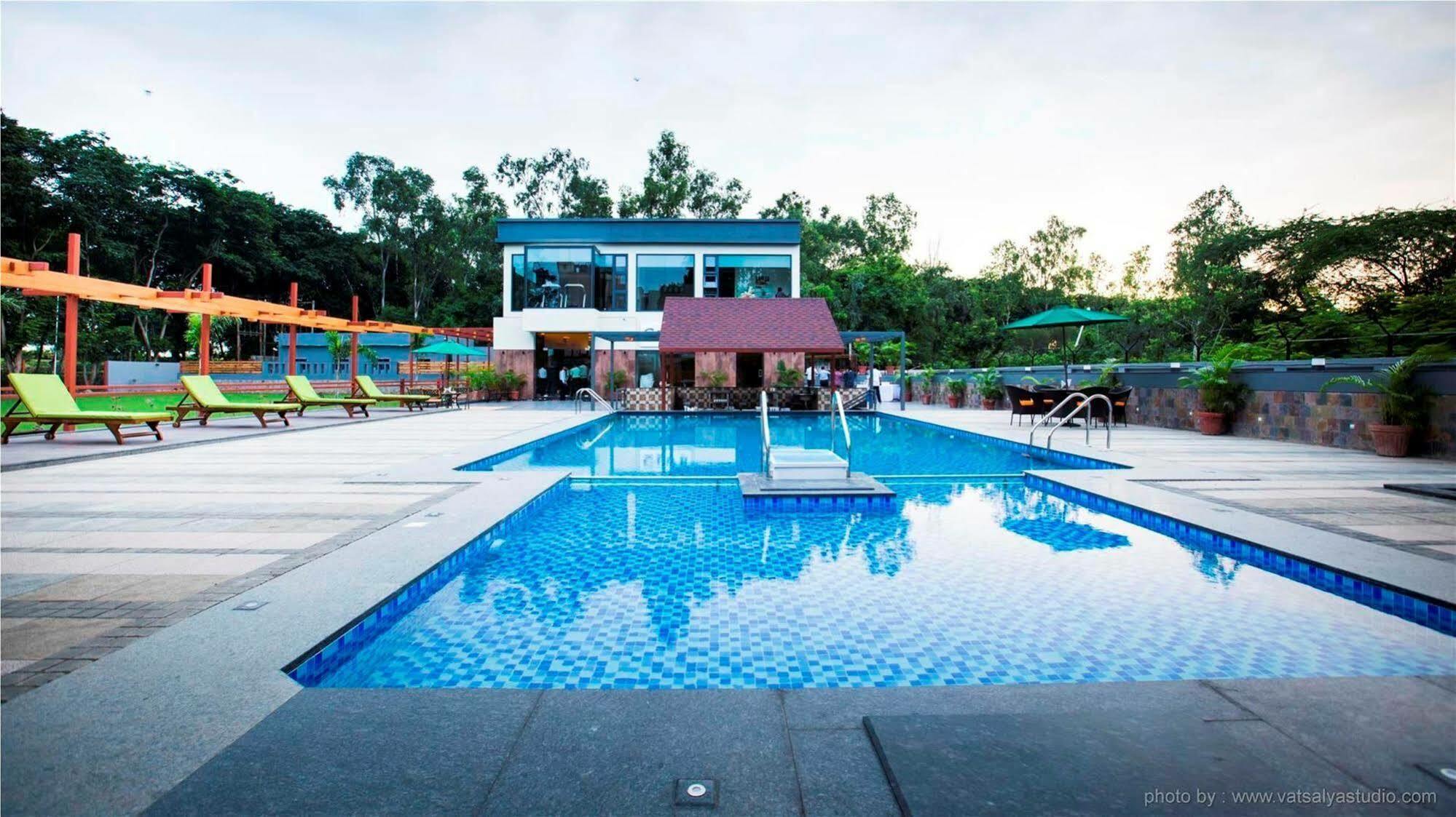 Vits Shalimar, Ankleshwar Hotell Eksteriør bilde
